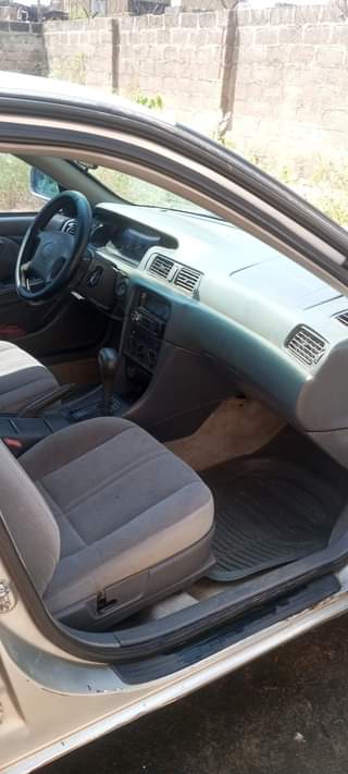 A picture of 2002 Toyota Camry 2002
