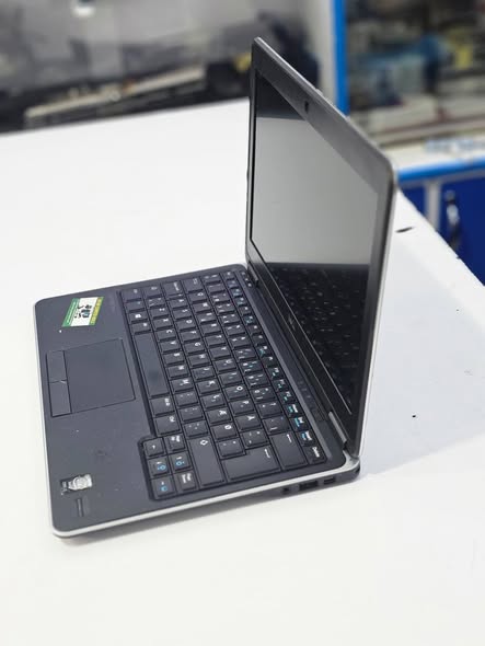 A picture of Dell latitude 7240