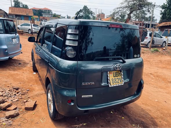 A picture of Toyota sienta
