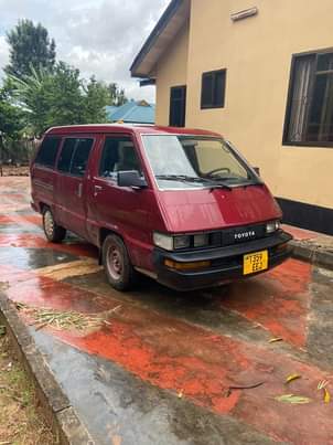 A picture of Toyota van ipo Sakoni