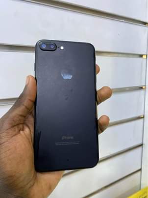 A picture of iPhone 7 Plus 128gb battery health 100 fingerprint working 400K