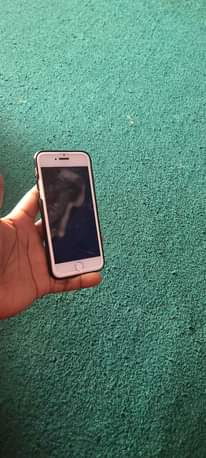 A picture of Iphone 6 64gb gold
