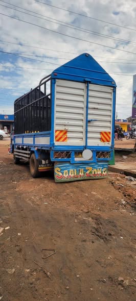 A picture of ISUZU TRUCK LONG