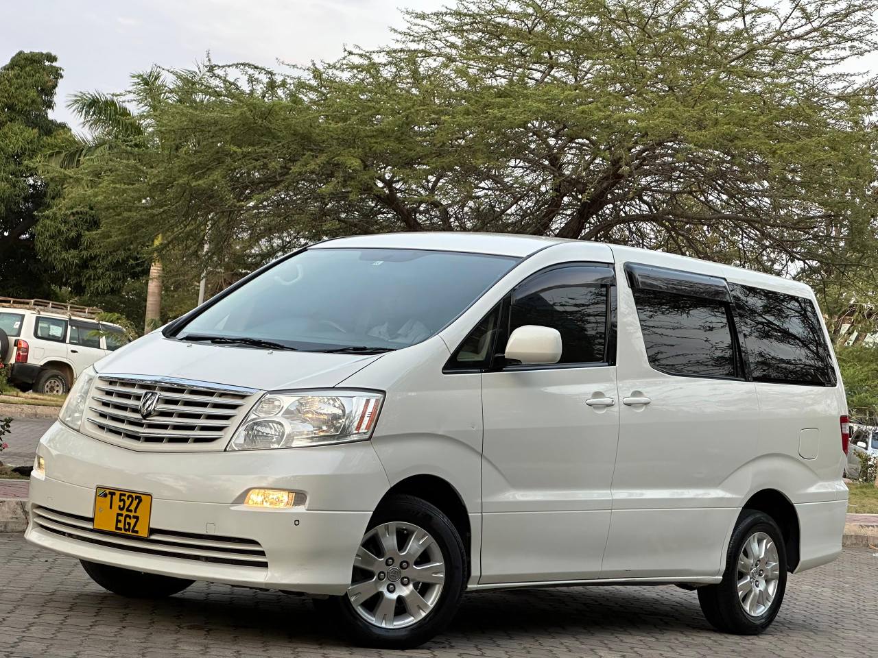 A picture of PRICE BEI 21.8M 2557 69617116 TOYOTA ALPHARD YEAR 2004 ENGINE