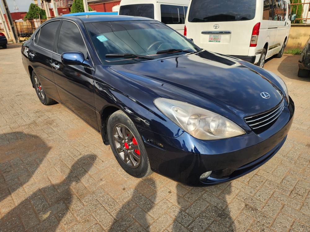 A picture of TOKUNBO STANDARD LEXUS ES330 2004 MODEL DIRECT OWNER WITH SUNROOF