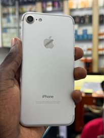 A picture of iPhone 7 32gb fingerprint working clean like new call or