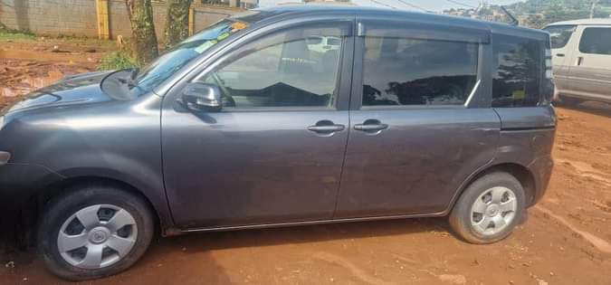 A picture of Sienta barely driven for sale