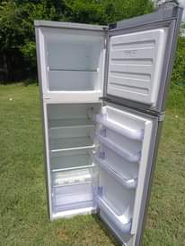 A picture of Boss fridge double door inagandsha Sana bei 460000