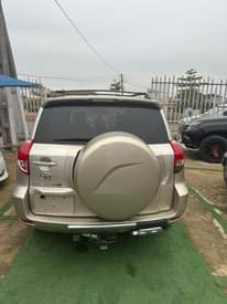A picture of A month used Toyota rav4 2009 model first body pan
