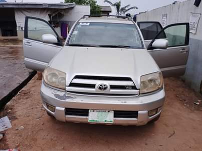 A picture of Toyota 4RUNNER JEEP