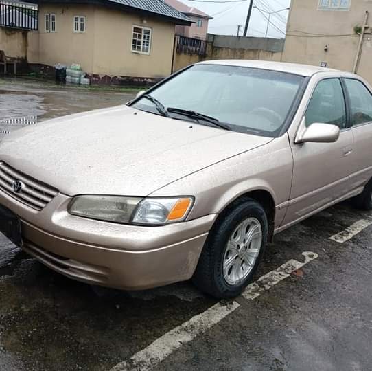 A picture of Toyota Camry 1999