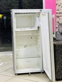 A picture of Nauza frj kubwa Lita 100 Ila mlango 1 Bei 265