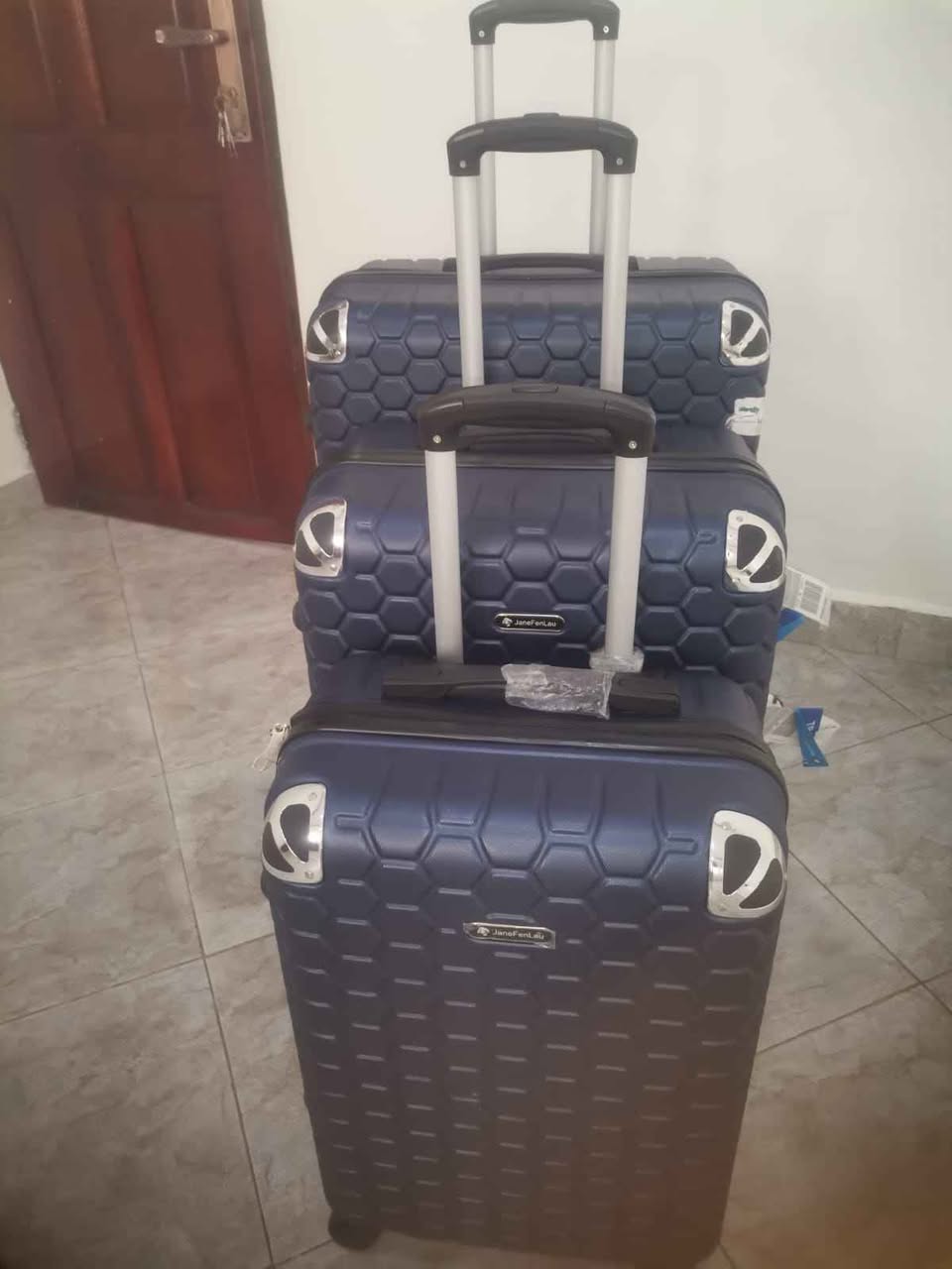 A picture of Suitcases set