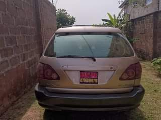 A picture of 2000 LEXUS RX 300 SUV