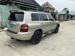A picture of 2004 Toyota Highlander First body Sound engine Smooth gear transmission