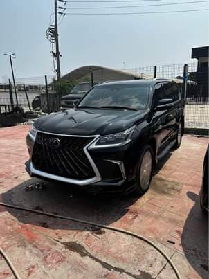 A picture of Toyota Lexus LX 570