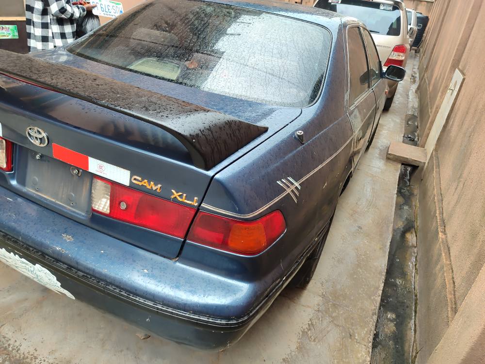 A picture of TOYOTA CAMRY