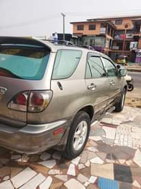 A picture of Lexus RX300 first body pan