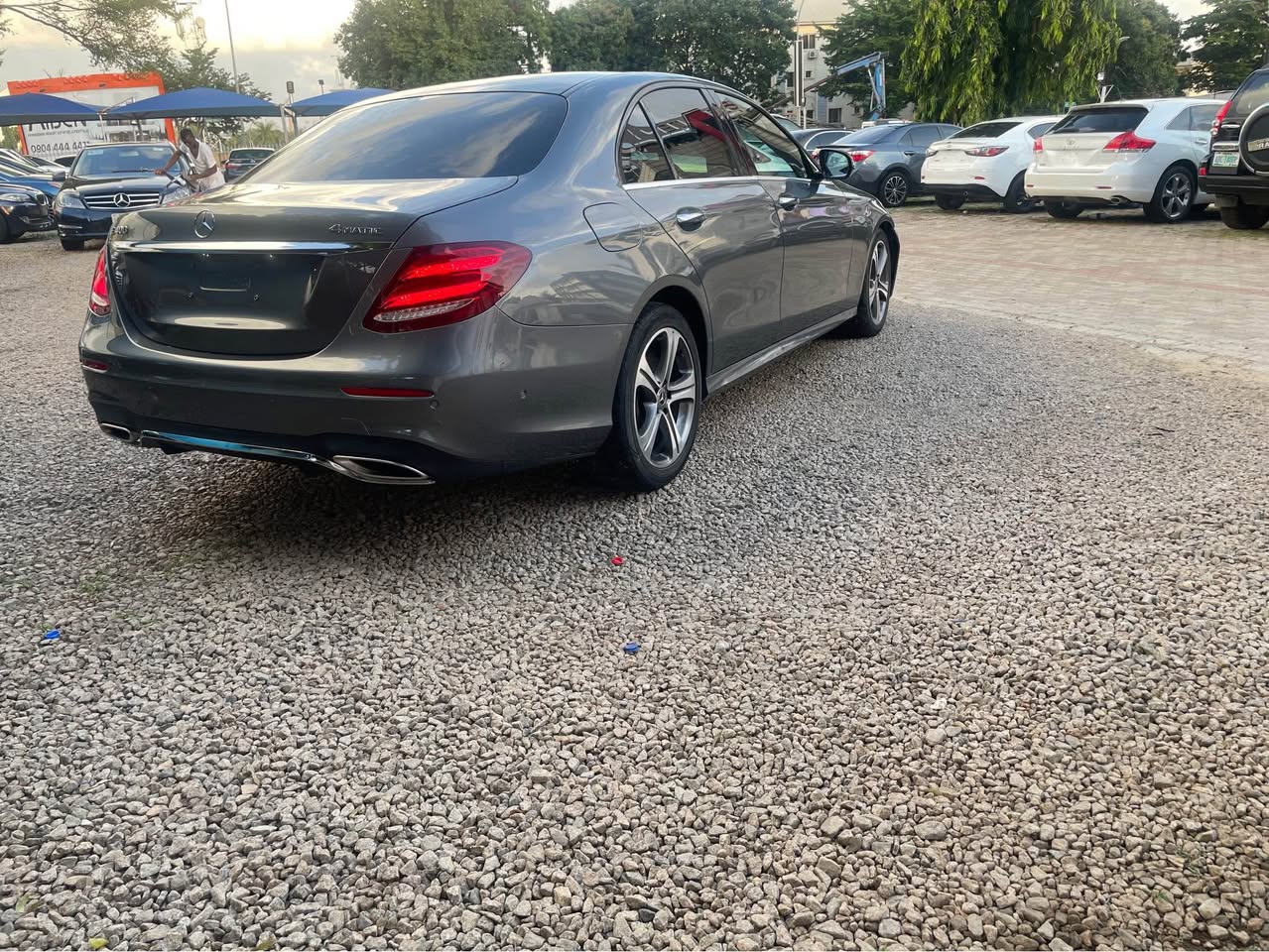 A picture of Mercedes Benz e400