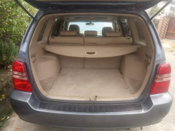 A picture of Toyota Highlander 2005 First body Engine and gear ok Interior