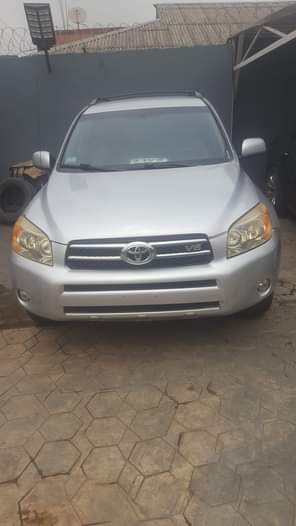 A picture of Toyota Rav4 v6 2006 used work fine and clear serious