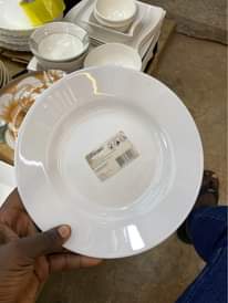 A picture of Luminarc plates and bowls 0704297488