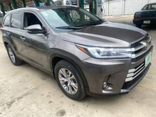 A picture of Highlander 2016 full option Buy and drive Nothing to fix