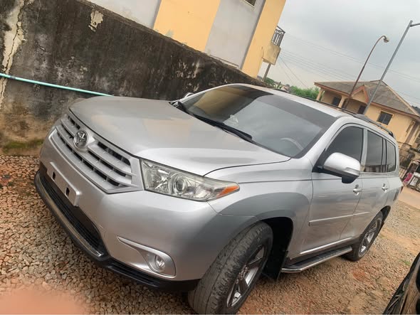A picture of TOYOTA HIGHLANDER