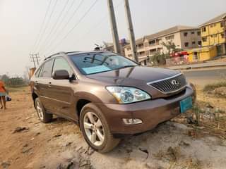 A picture of LEXUS RX330