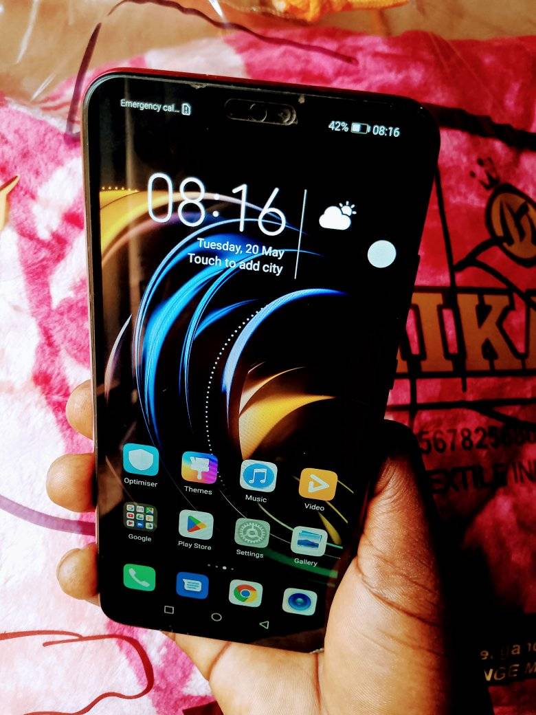 A picture of Huawei honor 8x