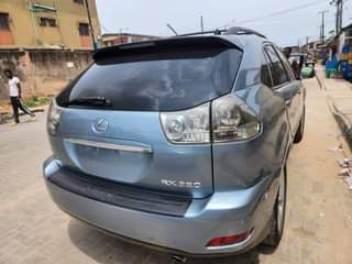 A picture of 2005 Lexus RX LE