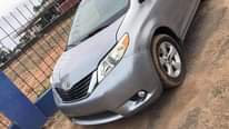 A picture of Toyota sienna 2012