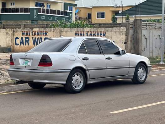 A picture of Mercedes benz c230 kompressor Red top with chilling A c