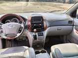 A picture of Toyota Sienna 05 Model