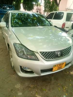 A picture of TOYOTA CROWN 0620356906