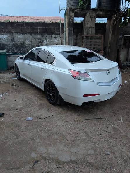 A picture of Acura TL 2010