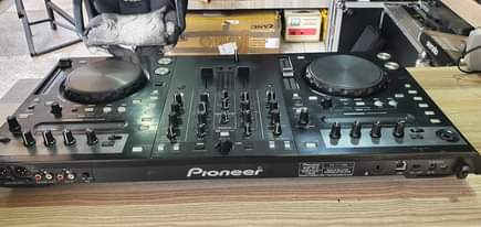 A picture of Pioneer ddj S1