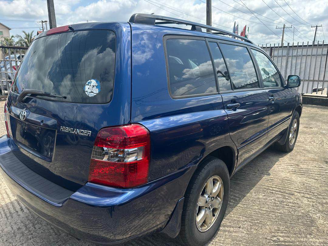 A picture of 2005 Toyota highlander