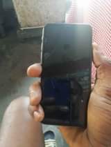 A picture of Iphone x 128gb