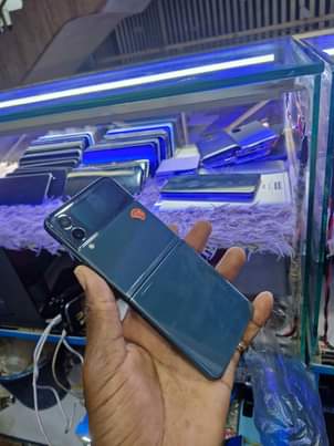 A picture of Samsung galaxy Zflip3 5G