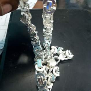 A picture of Cheni aina ya box silver Original za Italy