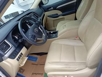A picture of Toyota Highlander 2014