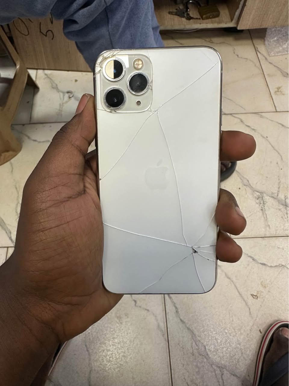 A picture of iphone 11 pro 64gb. 0743793773