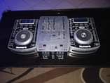 A picture of DJ MP3 PLAYER NUMARK NDX 2 BERHINGER MIXER