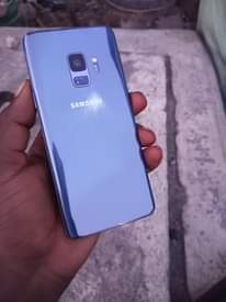 A picture of Samsung s9 mpyaa creck haina madhara
