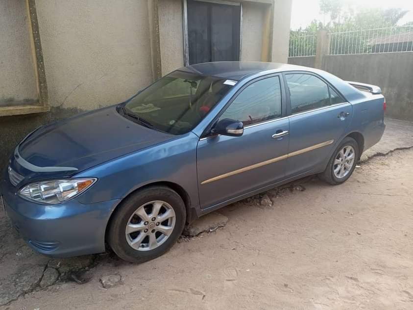 A picture of 2004 Toyota Camry