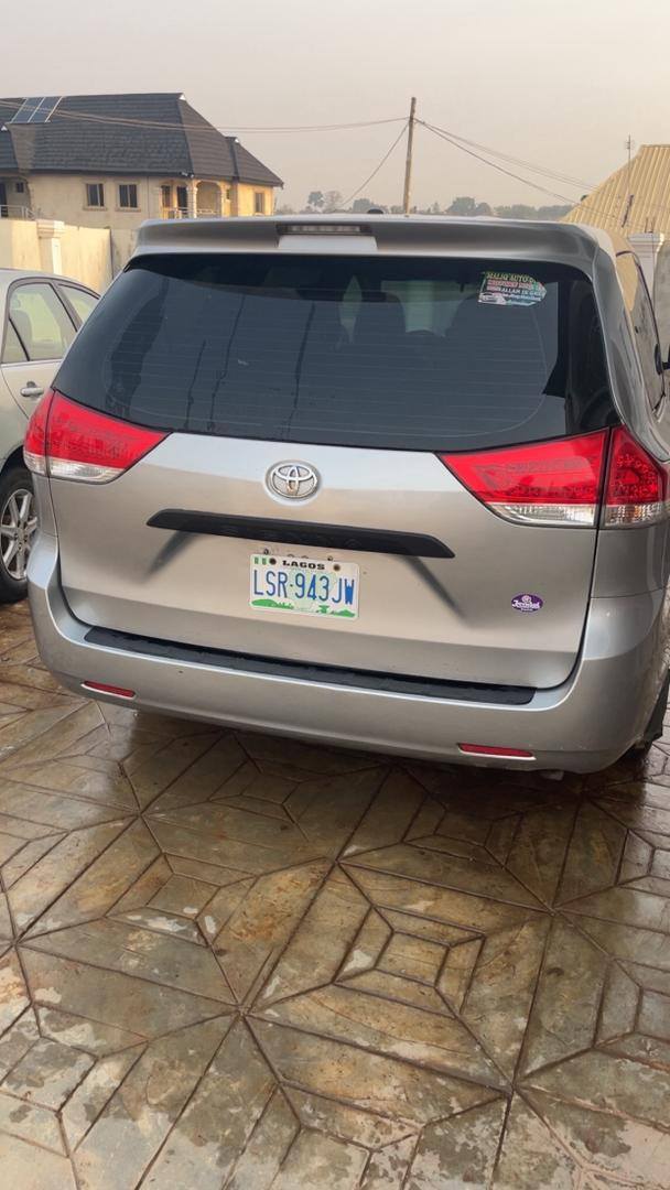 A picture of Toyota sienna