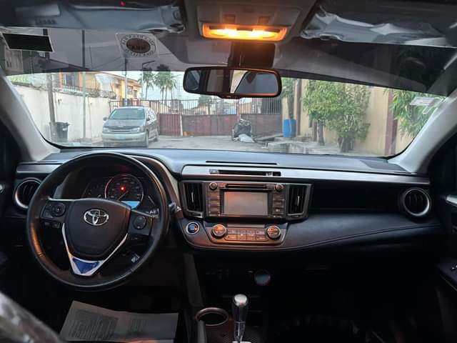 A picture of Toyota RAV4 2015