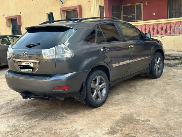 A picture of 2006 RX330