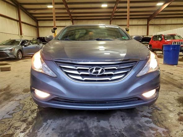 A picture of Hyundai sonata 2012 Full option